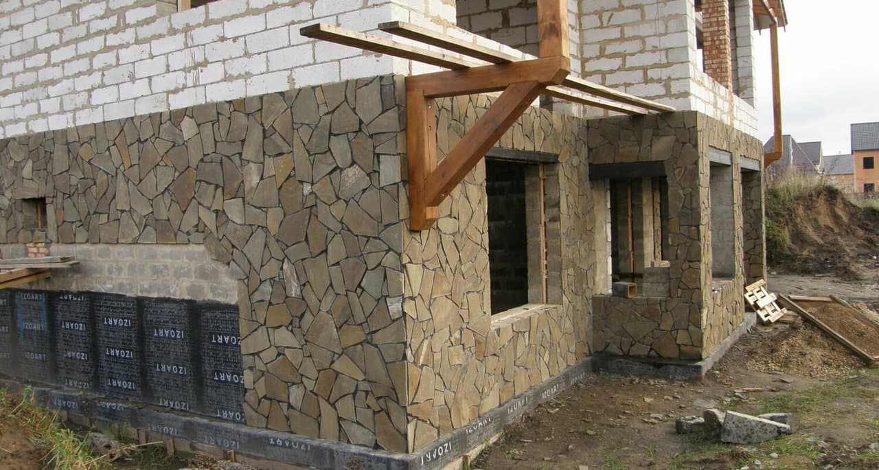 Отделка домов камнем